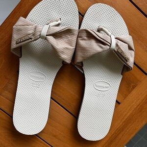 Havaianas Women's Beige Knotted Slide Sandals